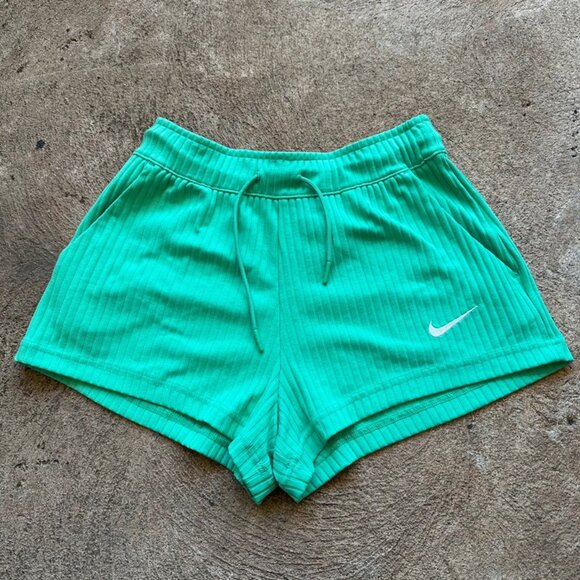 Nike Women’s Ribbed Green Shorts Size XS - Picture 1 of 3